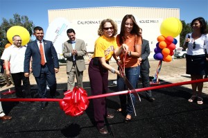 President Mildred García cuts the ribbon to open Univision's Feria Es El Momento with Maelia Macin, general manager of Univision Los Angeles (at right). Pictured at left: California Lt. Gov. Abel Maldonado. 