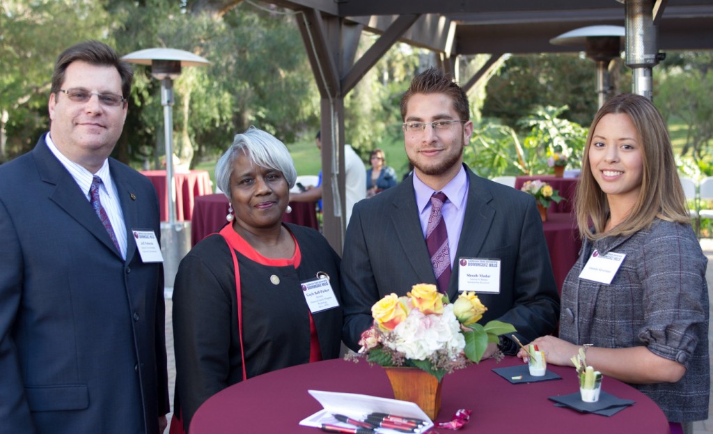 Interim Vice President for University Advancement Jeff Poltorak, Director of Alumni and Family Programs Gayle Ball-Parker, with students Shoaib Madar and Amanda Silverstein.