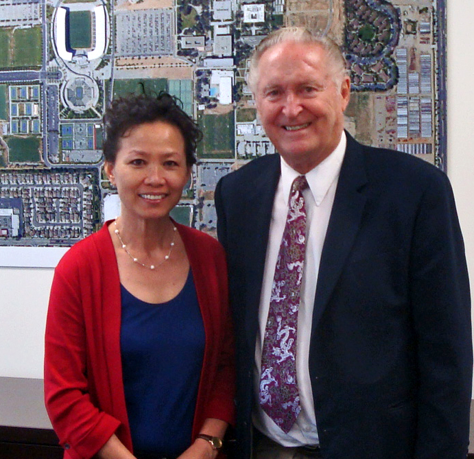 Janice Schill visits CSUDH and former mentor and emeritus professor of public administration David Karber.