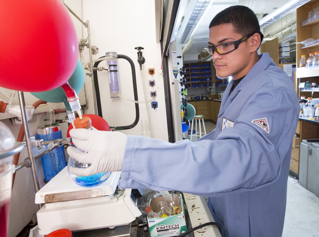 Cesar Deleon working in the laboratory at Scripps Research Institute.