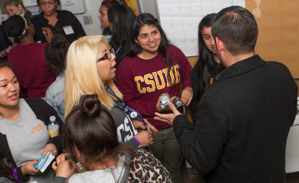 CSUDH students network with alumni.