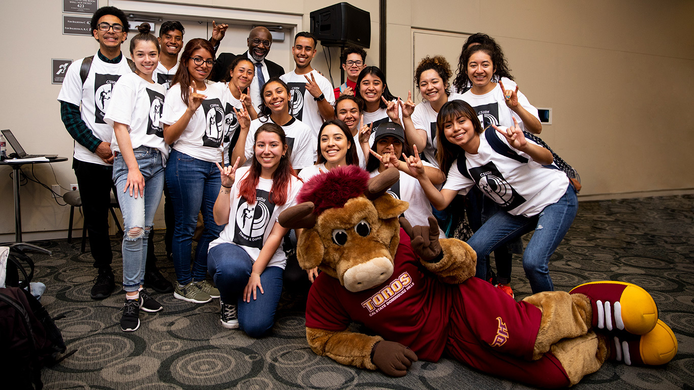 Teddy the Toro joins the flash mob for a quick photo shoot. 