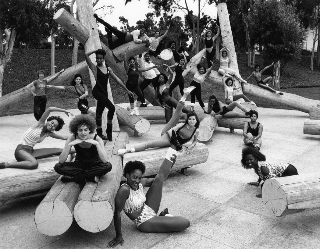 Dance repertory class led by Professor Carol Tubbs on "The Forum" sculpture, ca 1985-1986