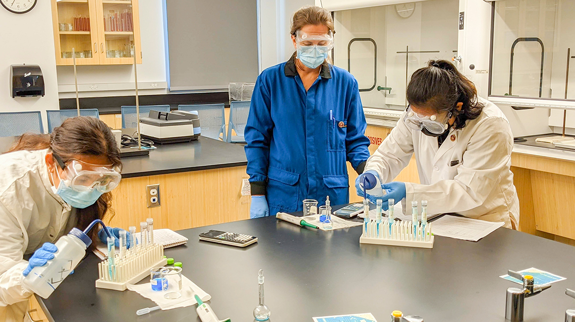 Chemistry Lab “Bootcamps” Help Get Students Up to Speed