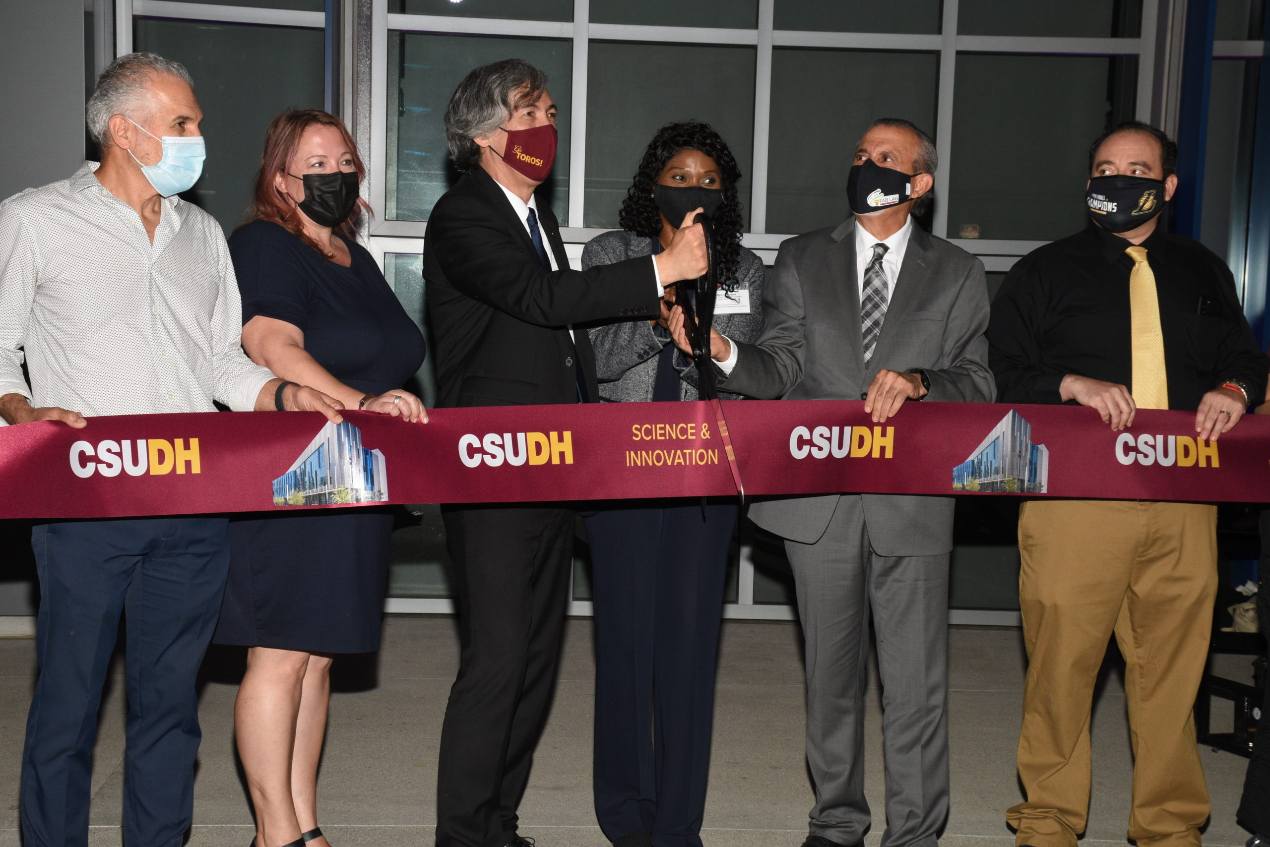 Mylene Mayers of Toyota (center), CSUDH College of Natural and Behavioral Sciences Dean Philip LaPolt (center-left), and faculty cut the ribbon on the new Science & Innovation Building.