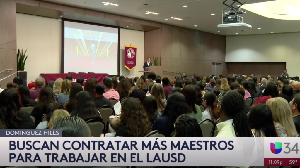 Still from Univision footage of COE ceremony

Text: Buscan contratar más maestros para trabajar en el LAUSD
