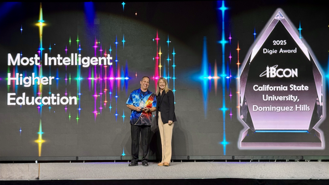 CSUDH's Kenny Seeton accepts 2025 Digie Award.