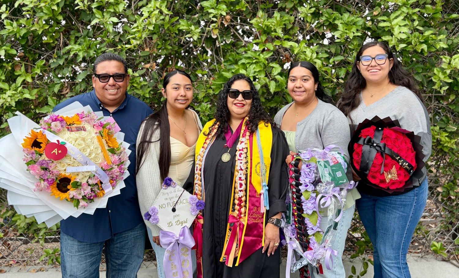 Yolanda Chávez junto a su familia.
